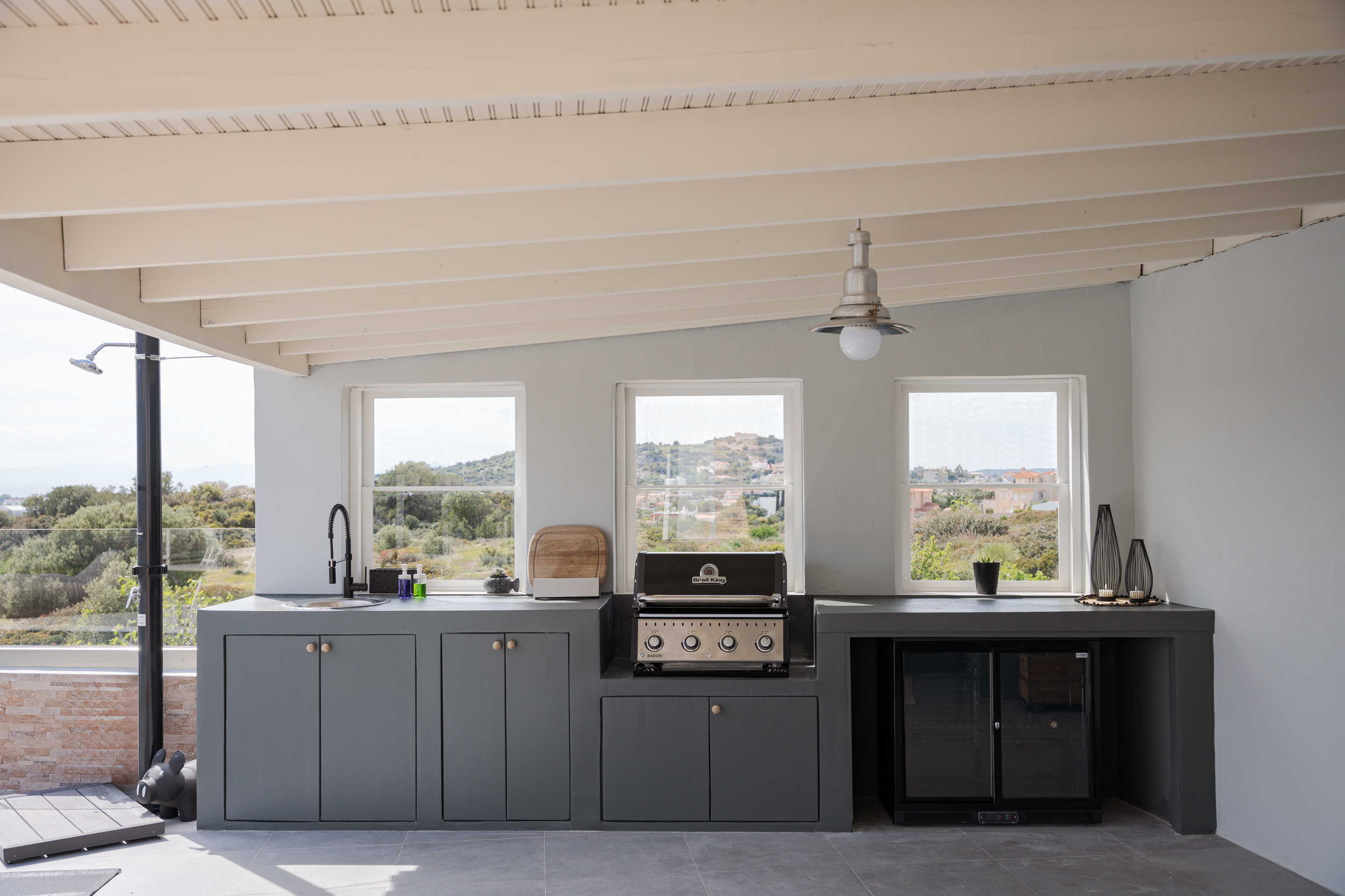 Outdoor kitchen and BBQ